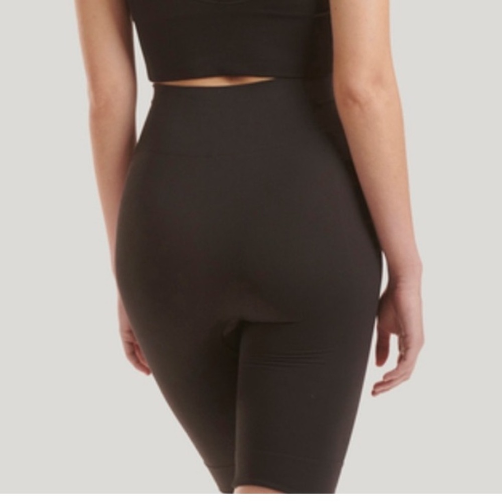 Wolford Athleisure Biker Shorts Black Large (L) 61402 NWT $156 - Picture 3 of 13